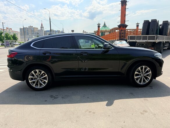 2019 BMW X4 30i II (G02), чёрный, 4400000 рублей - вид 3