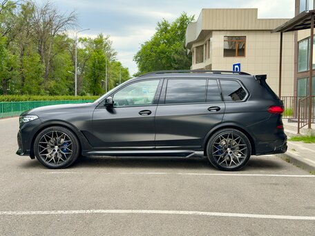 2021 BMW X7 40d I (G07), чёрный, 9100000 рублей, вид 5