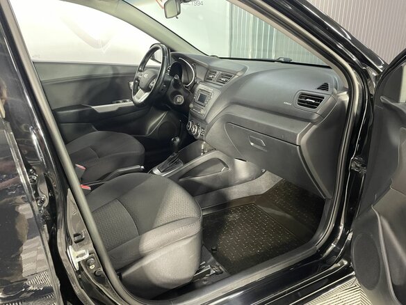 2014 Kia Rio 6-speed III, чёрный - вид 13
