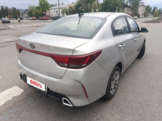 2021 Kia Rio IV Рестайлинг, серый, 990000 рублей, вид 3