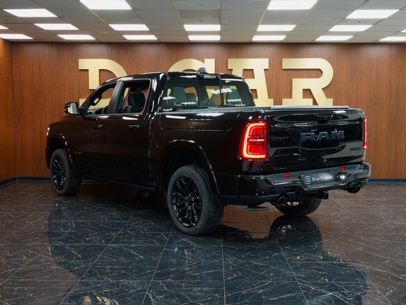2026 Ram 1500 Crew Cab V Рестайлинг, чёрный - вид 3