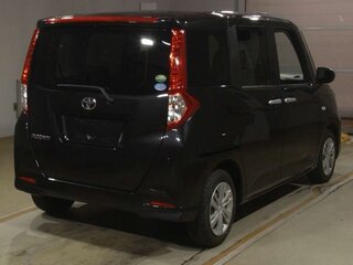 2023 Toyota Roomy I Рестайлинг, чёрный, 850000 рублей, вид 2