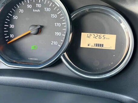 2018 Renault Sandero II Рестайлинг, белый, 800000 рублей, вид 5