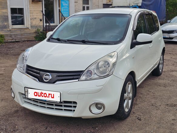 2013 Nissan Note I Рестайлинг, белый, 850000 рублей