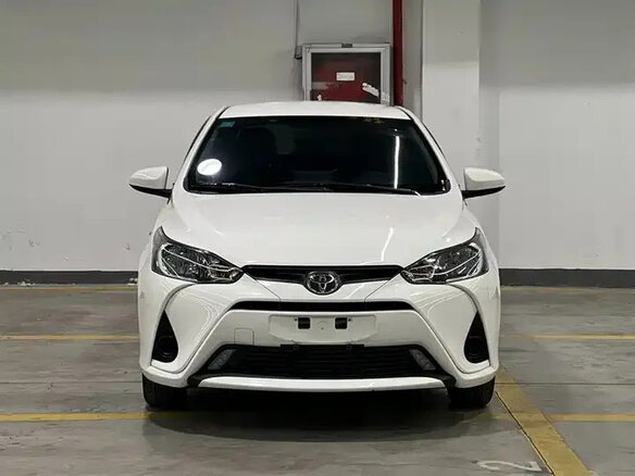 2022 Toyota Yaris L XP150 Рестайлинг, белый - вид 3