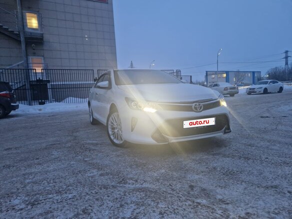2017 Toyota Camry VII (XV50) Рестайлинг, белый, 2050000 рублей