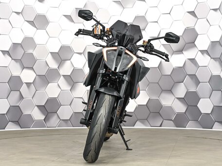 2020 KTM 1290 Super Duke R, чёрный, 1285000 рублей, вид 5