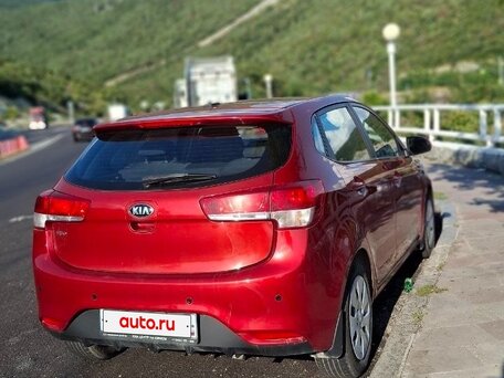 2017 Kia Rio III Рестайлинг, красный, 800000 рублей, вид 2
