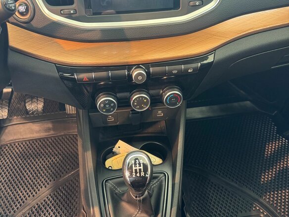 2024 Lada (ВАЗ) Vesta Cross I Рестайлинг (NG), белый, 1269000 рублей - вид 11
