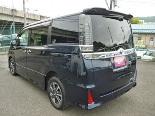 2020 Toyota Voxy III (R80) Рестайлинг, чёрный, 2200000 рублей, вид 5