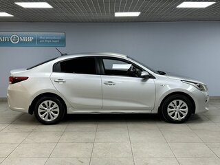2018 Kia Rio IV, серебристый, 930000 рублей, вид 4