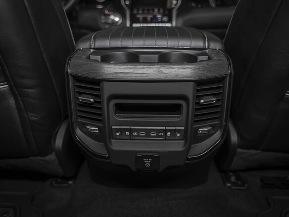 2026 Ram 1500 Crew Cab eTorque V Рестайлинг, чёрный, 12090317 рублей - вид 30