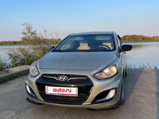 2013 Hyundai Solaris I, бежевый, 610000 рублей, вид 1