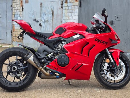 2023 Ducati Panigale V4, красный, 2280000 рублей, вид 4