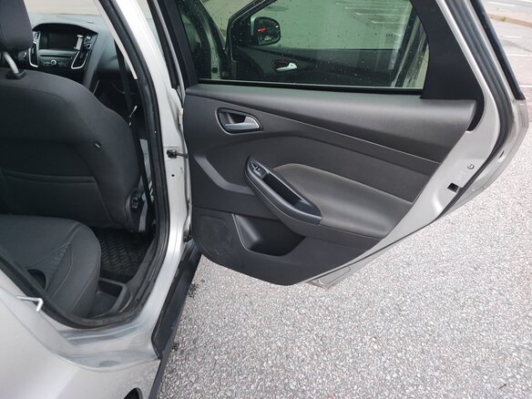 2016 Ford Focus III Рестайлинг, серебристый, 1050000 рублей - вид 22