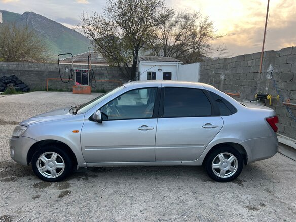 2013 Lada (ВАЗ) Granta I, серебристый, 450000 рублей - вид 2