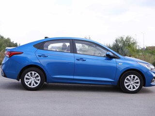 2017 Hyundai Solaris II, синий, 1350000 рублей, вид 4
