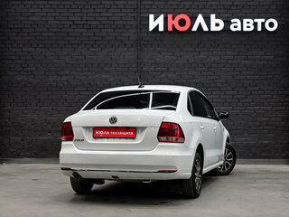 2017 Volkswagen Polo V Рестайлинг, белый, 800000 рублей, вид 4