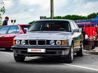 1992 BMW 7 серии 735i II (E32), серый, 1240000 рублей, вид 3
