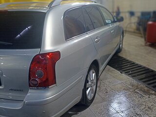 2007 Toyota Avensis II Рестайлинг, серебристый, 900000 рублей, вид 2