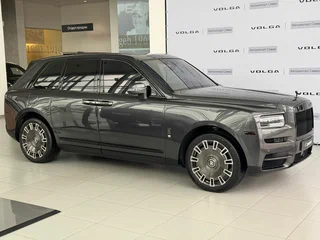 2021 Rolls-Royce Cullinan Black Badge I (Series I), серый, 46017000 рублей, вид 5