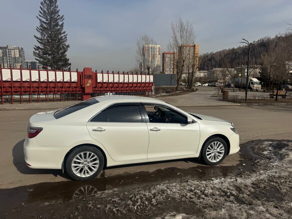 2015 Toyota Camry VII (XV50) Рестайлинг, белый, 2050000 рублей - вид 3