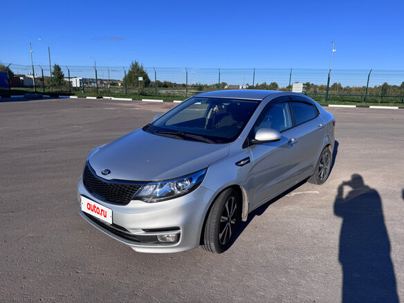2017 Kia Rio III Рестайлинг, серебристый, 1050000 рублей