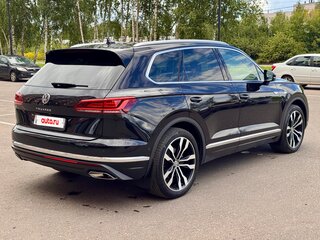 2018 Volkswagen Touareg III, чёрный, 2990000 рублей, вид 4