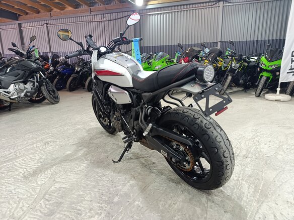 2021 Yamaha XSR700, серебристый, 700000 рублей - вид 5
