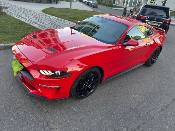 2021 Ford Mustang VI Рестайлинг, красный, 4200000 рублей - вид 3