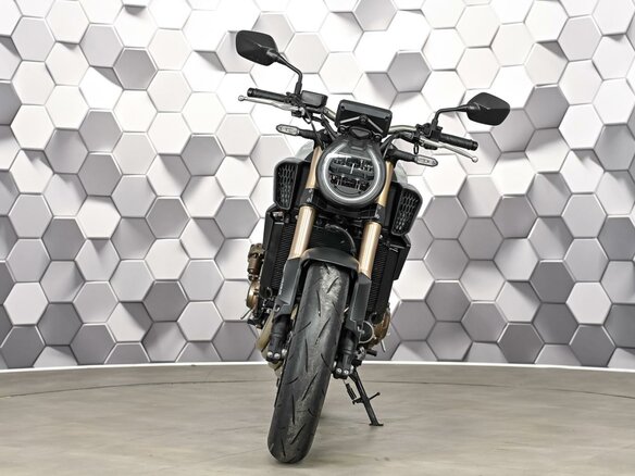 2024 Honda CB 650R, серый - вид 4