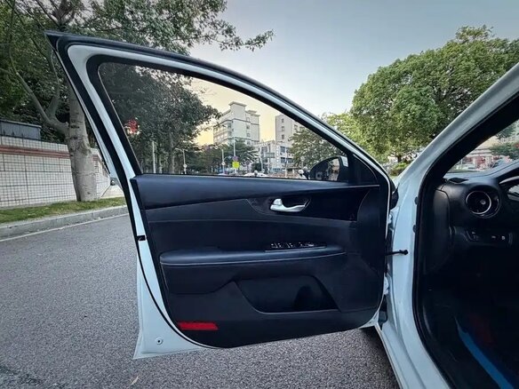 2023 Kia K3 II (China Market) Рестайлинг, белый, 1467007 рублей - вид 23
