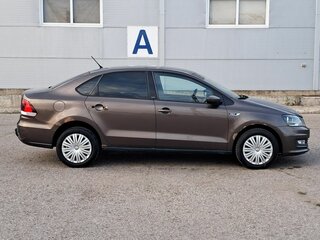 2016 Volkswagen Polo V Рестайлинг, коричневый, 555000 рублей, вид 4