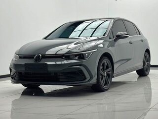 2023 Volkswagen Golf VIII, серый, 1970000 рублей, вид 3