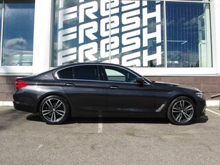 2017 BMW 5 серии 530e VII (G30/G31/G38), серый, 3189000 рублей, вид 5