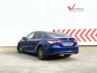 2021 Toyota Camry VIII (XV70) Рестайлинг, синий, 3050000 рублей, вид 3