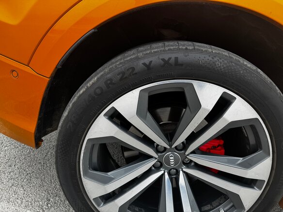 2018 Audi Q8 55 TFSI I (4M), оранжевый, 5950000 рублей - вид 20