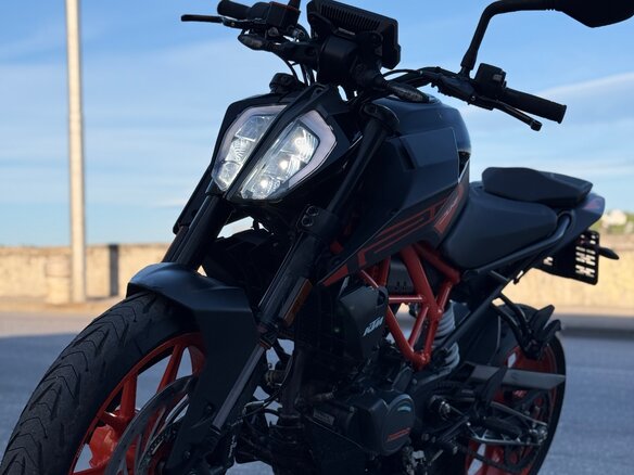 2021 KTM 125 Duke, серый, 500000 рублей - вид 2