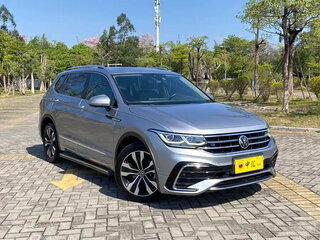 2022 Volkswagen Tiguan II Рестайлинг, серебристый, 2200111 рублей, вид 3