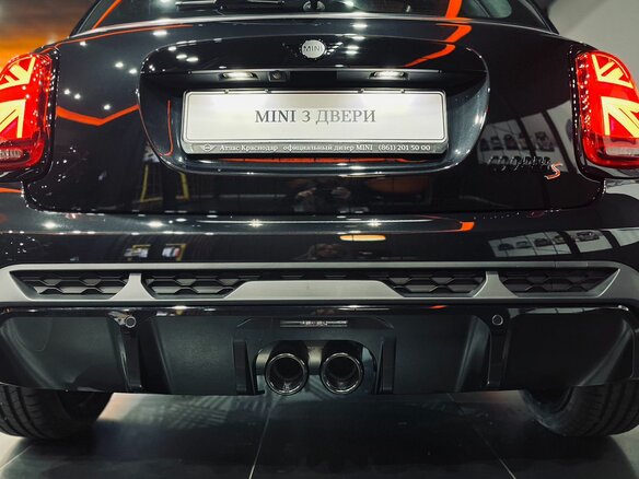 2023 Mini Hatch Cooper S III (F55/F56) Рестайлинг 2, чёрный - вид 23