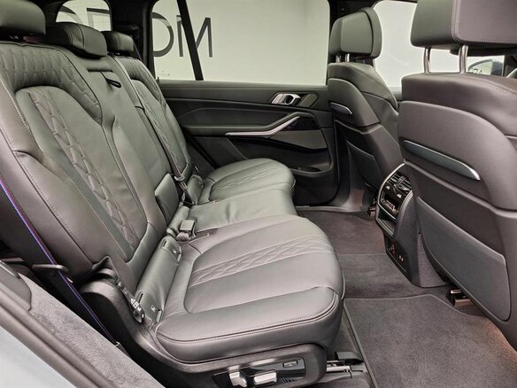 2026 BMW X7 40d I (G07) Рестайлинг, серый - вид 6