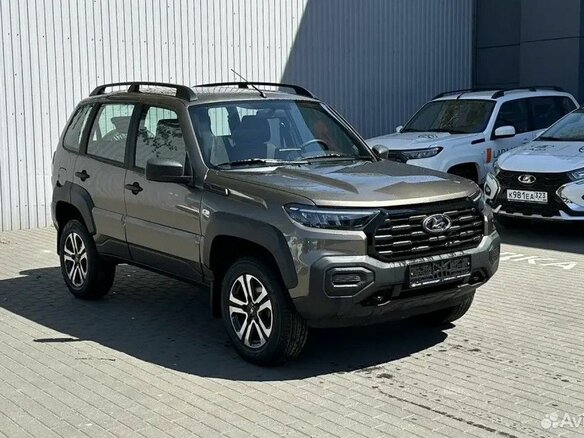 2026 Lada (ВАЗ) Niva Travel I Рестайлинг, коричневый, 1732000 рублей - вид 2