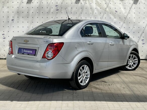 2012 Chevrolet Aveo II, серебристый, 765000 рублей - вид 4
