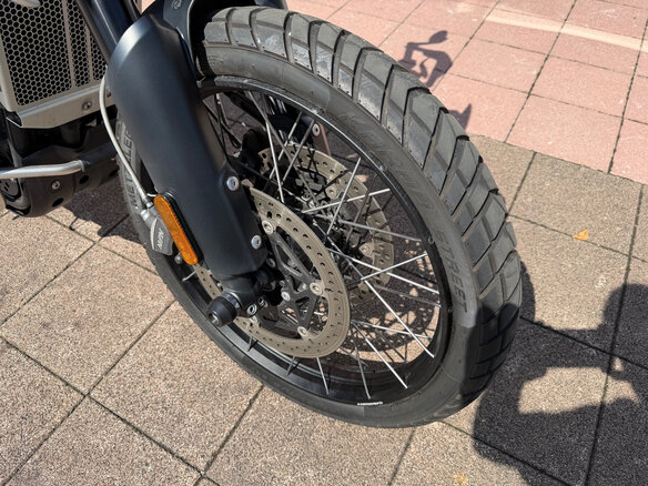 2024 Triumph Scrambler, серый - вид 17