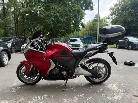 2010 Honda VFR 1200, красный, 750000 рублей, вид 4