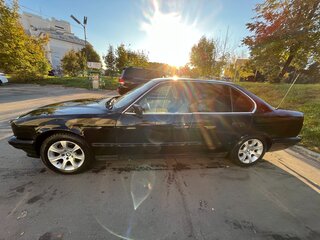 1993 BMW 5 серии 520i III (E34), чёрный, 389000 рублей, вид 2