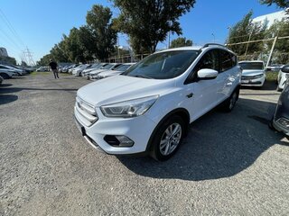 2017 Ford Kuga II Рестайлинг, белый, 1350000 рублей, вид 3