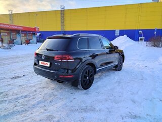 2014 Volkswagen Touareg II, чёрный, 2275000 рублей, вид 3