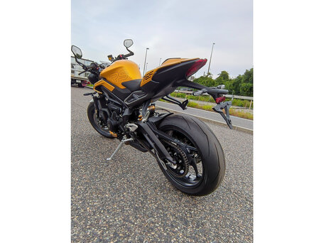 2025 Triumph Street Triple, жёлтый, 1200000 рублей, вид 2