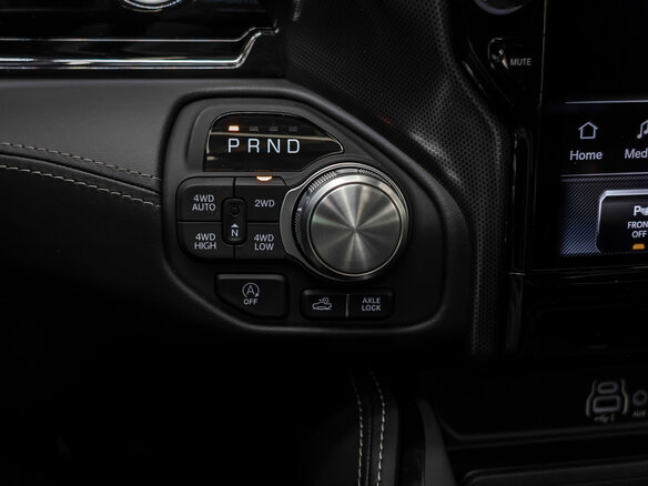 2026 Ram 1500 Crew Cab eTorque V Рестайлинг, чёрный, 12090317 рублей - вид 35